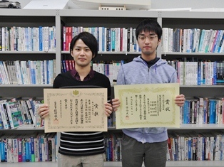 受賞した藤澤さん(左)と角田さん(右)