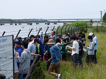 大潟村の農地・用排水路の見学と八郎湖の生き物調査
