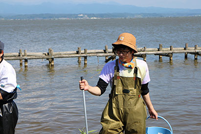 大潟村の農地・用排水路の見学と八郎湖の生き物調査