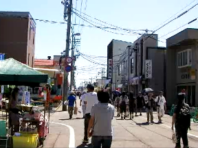 にぎわう商店街