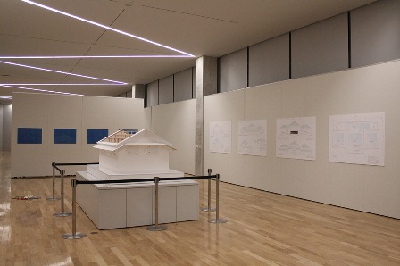 会場に展示されている米蔵の模型
