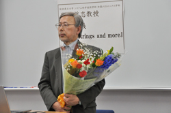 学科から花束が贈られました