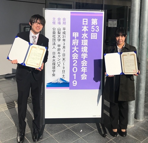 受賞した菅原巧太朗さんと岩谷文香さん