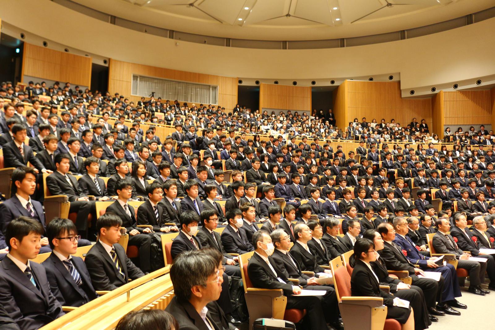 平成31年度入学式を執り行いました 秋田県立大学